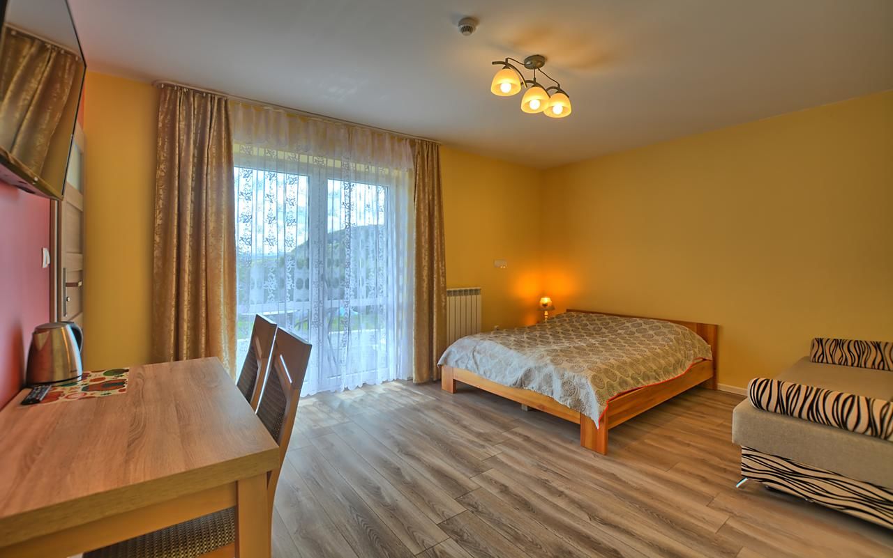 Комплексы для отдыха с коттеджами/бунгало Jaworina- Apartamenty, Domki i Pokoje Солина