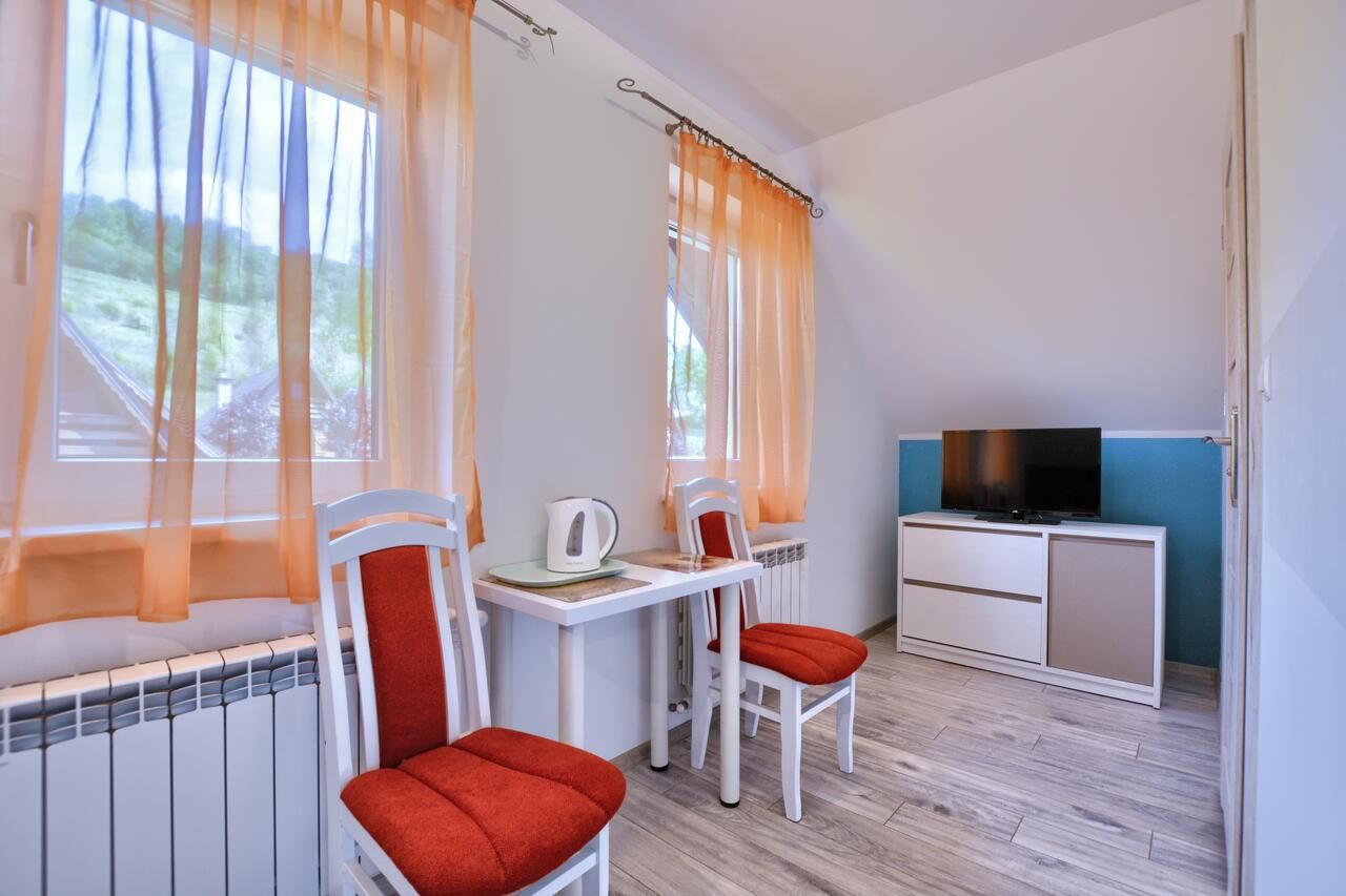 Комплексы для отдыха с коттеджами/бунгало Jaworina- Apartamenty, Domki i Pokoje Солина-9